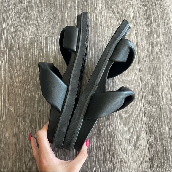 Billini Twisted Black Sandals - Picture 5 of 7